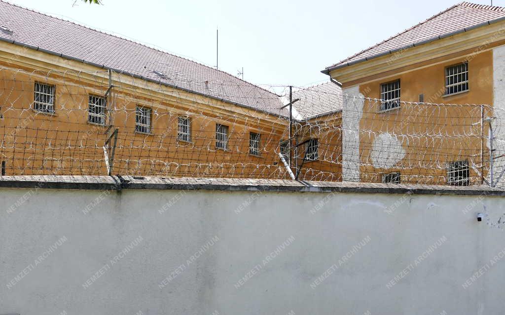 Emlékezés - Budapest - Kozma utcai Kisfogház-emlékhely