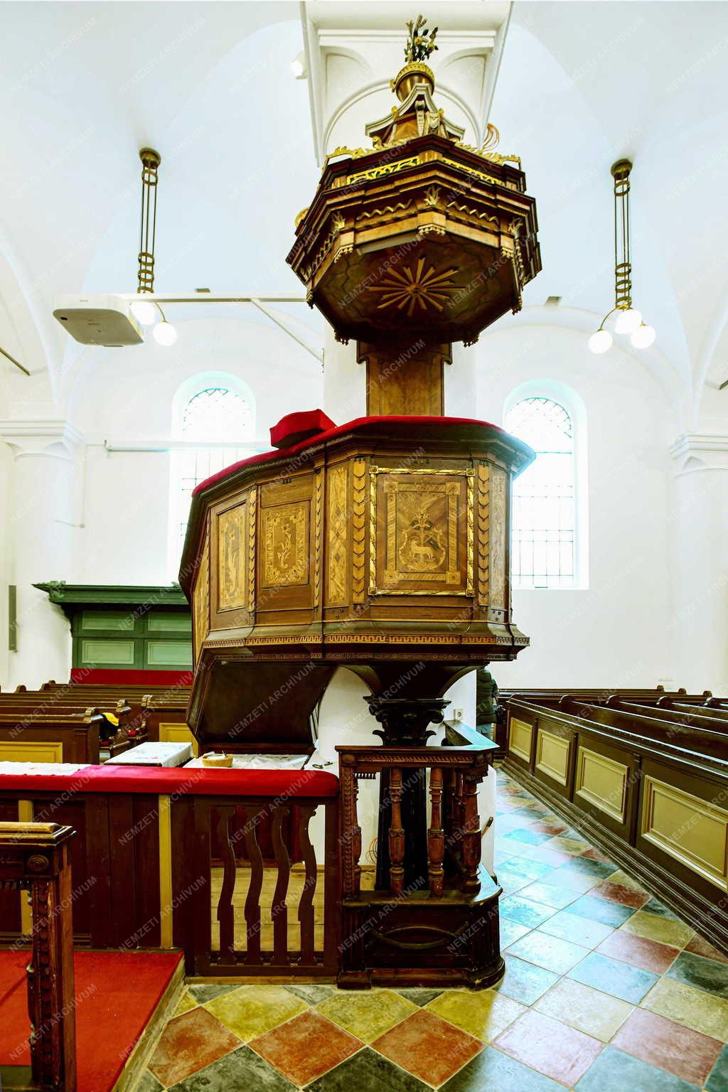 Egyház - Felújították a Debreceni Református Kistemplomot