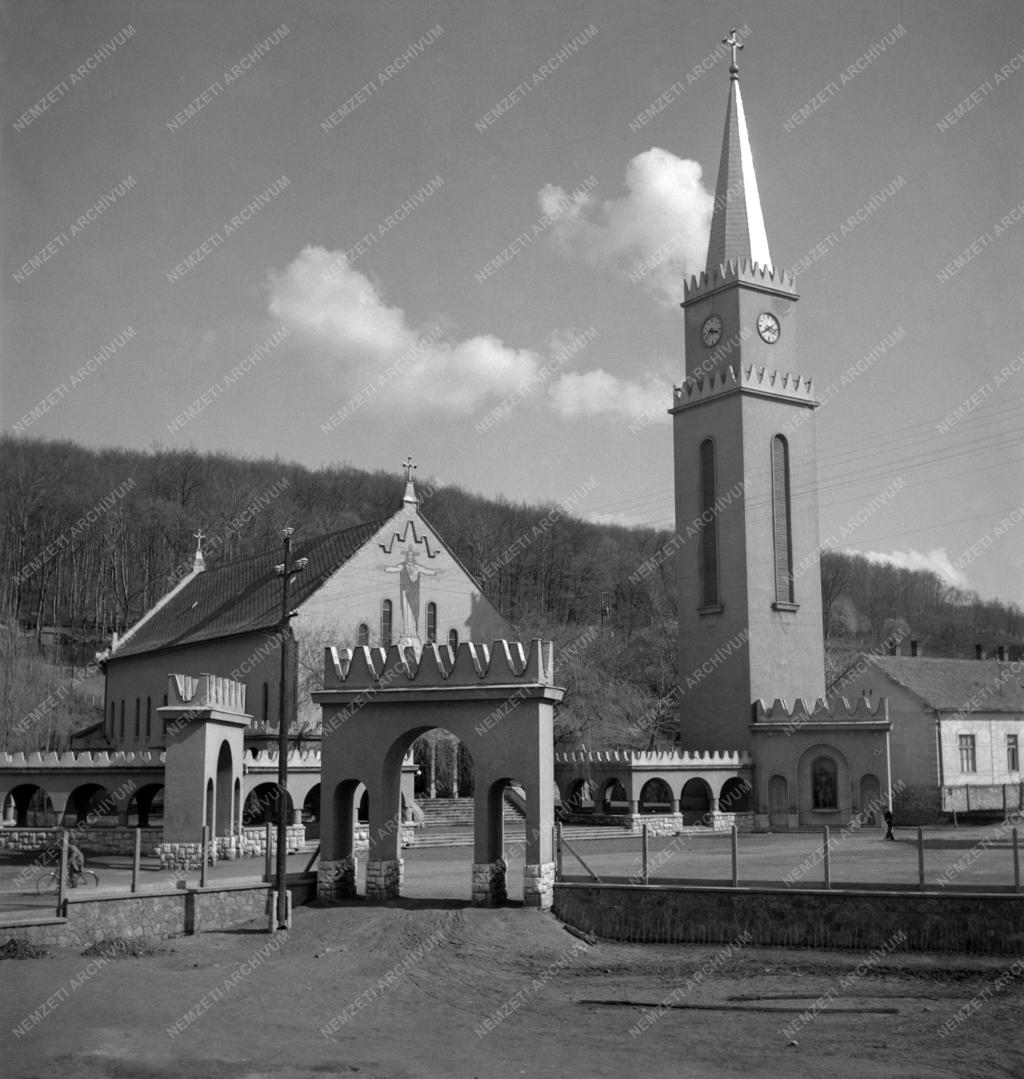 Egyház - Komló - Szent Borbála-templom
