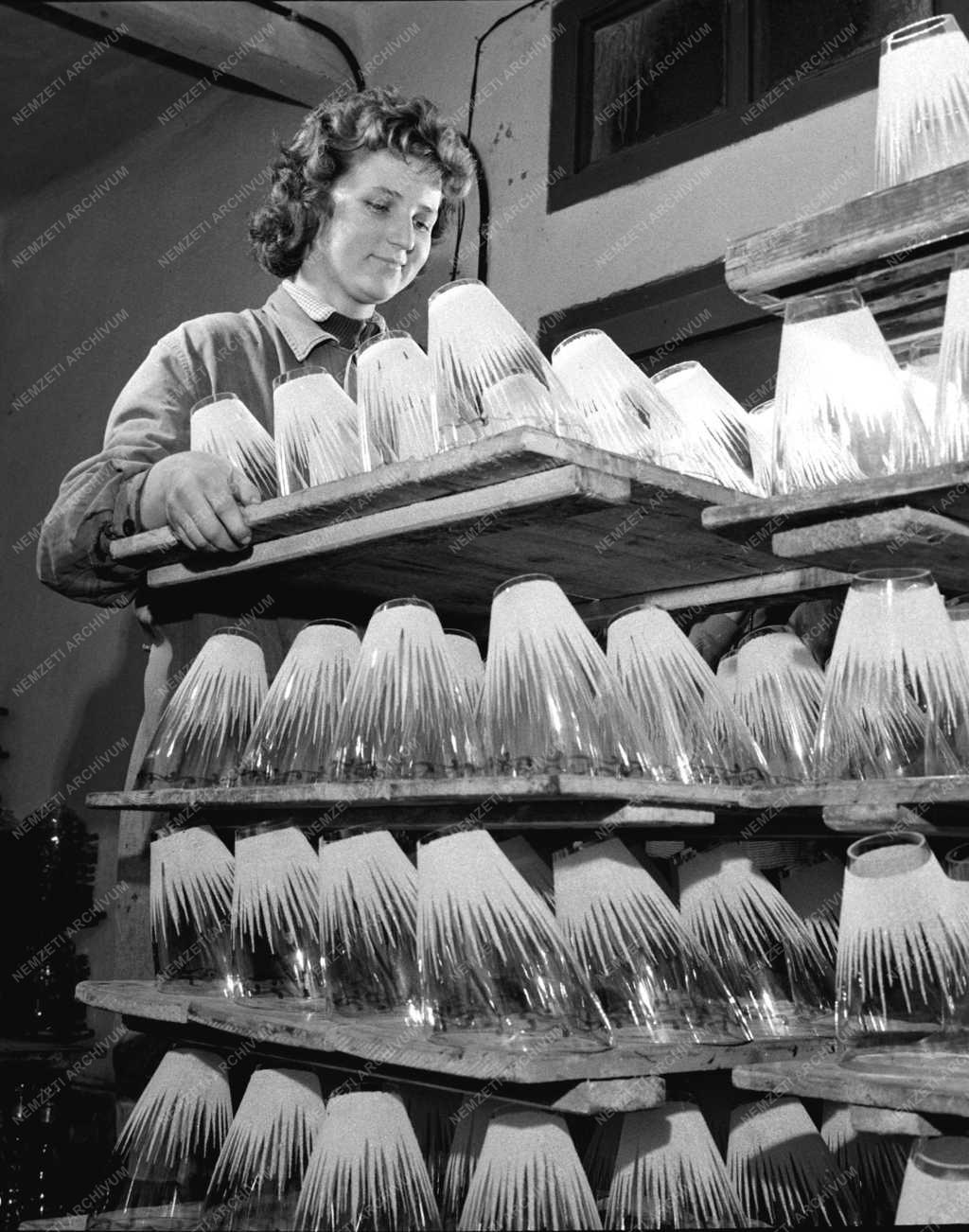 Ipar - Parádi Üveggyár