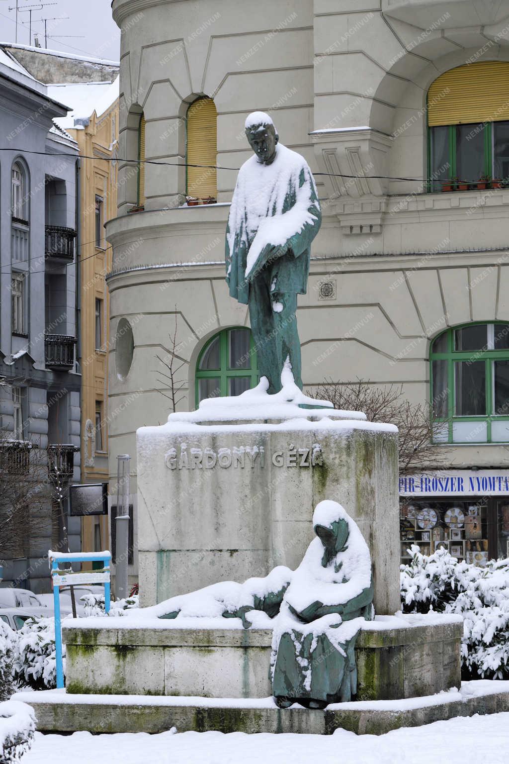 Köztéri szobor - Budapest - Gárdonyi Géza emlékmű