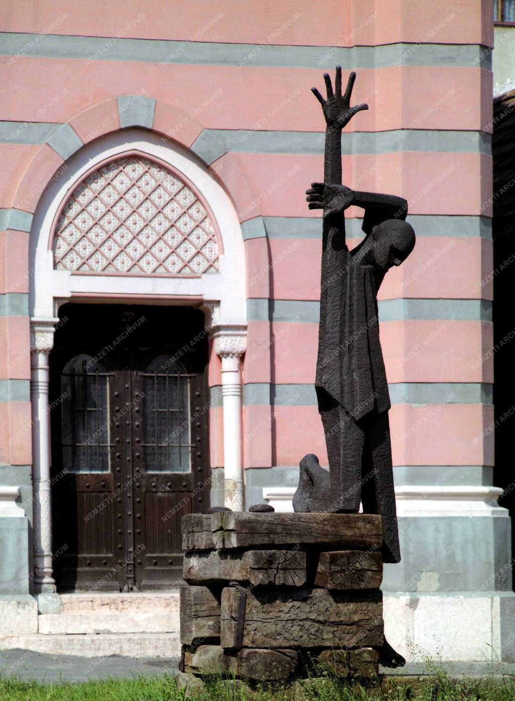 A fasizmus áldozatainak emlékműve