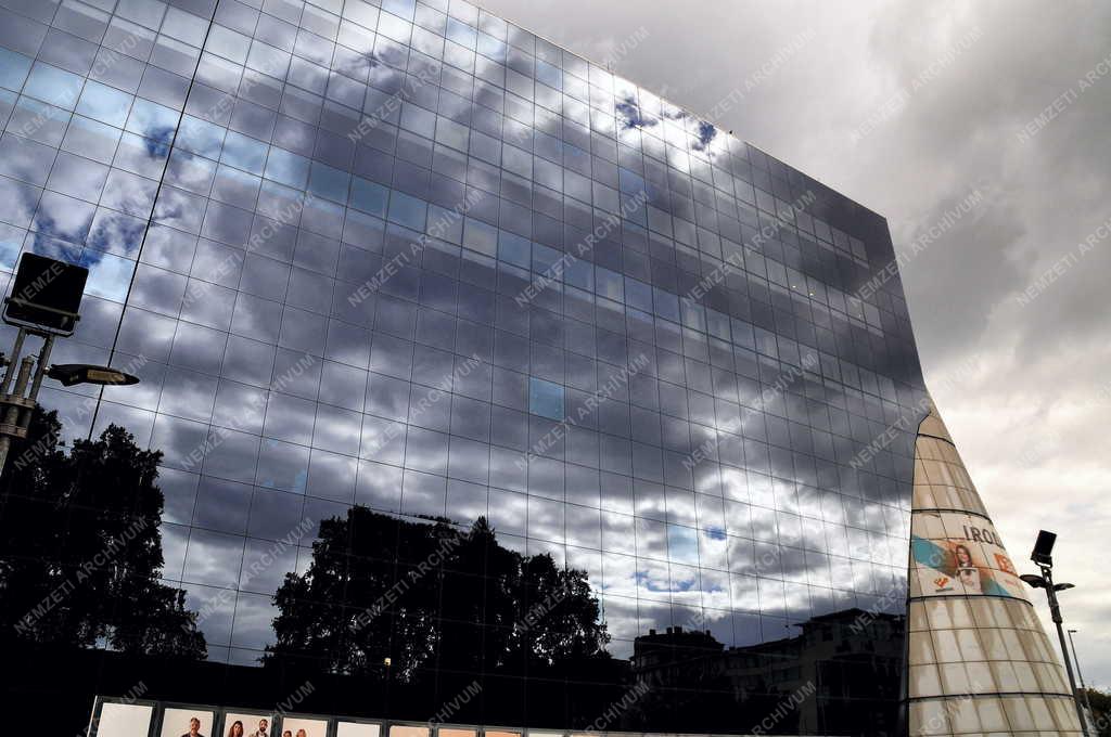 Kereskedelem - Budapest - Duna Plaza bevásárló- és szórakoztató komplexum