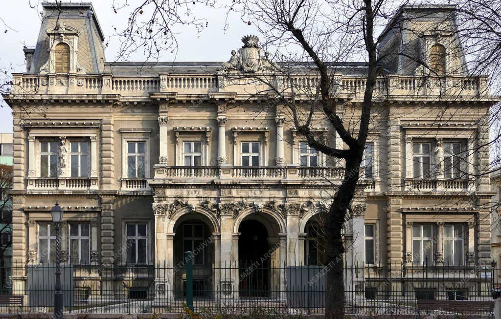 Műemlék épület - Budapest - A gróf Károlyiak palotája