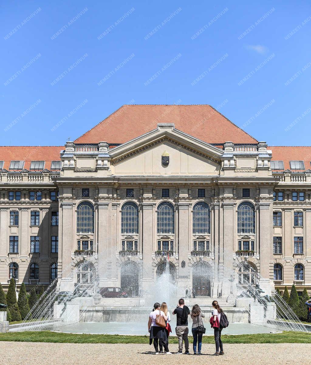 Városkép - Debrecen - Az egyetem francia parkja 