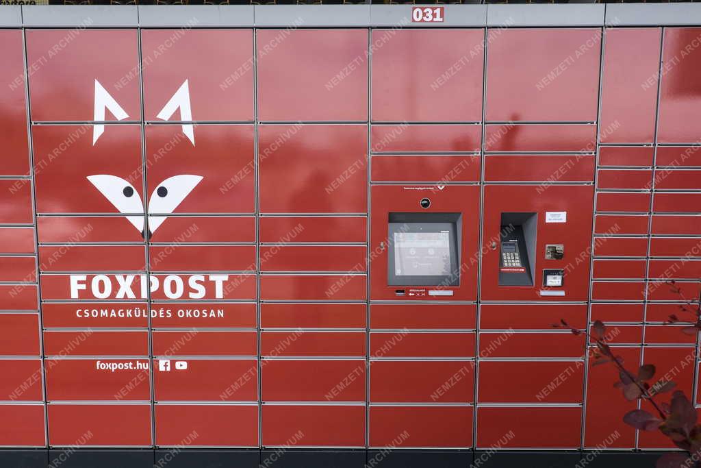Kereskedelem - Szolgáltatás - Foxpost csomagautomata