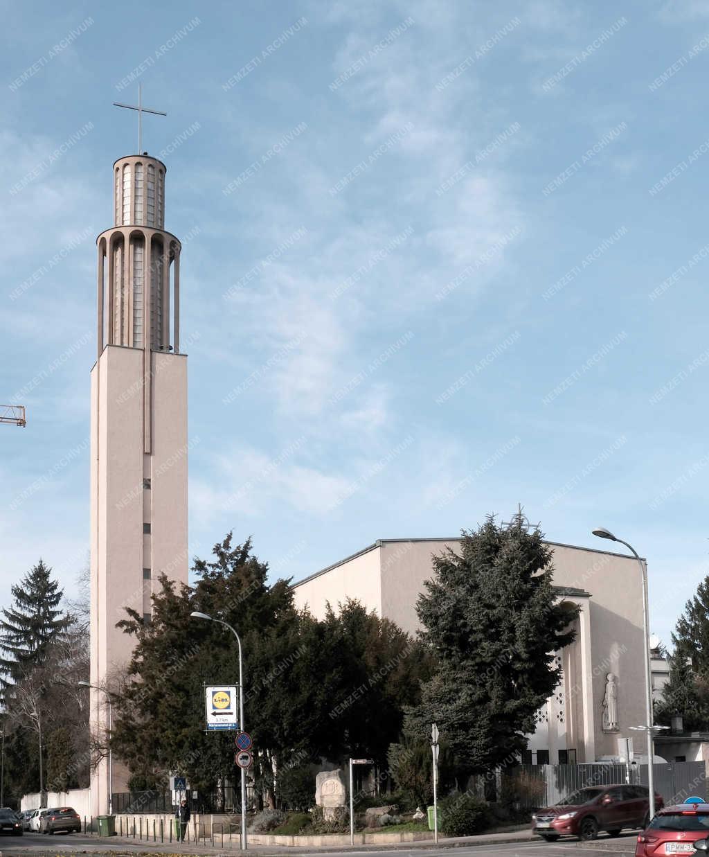 Egyházi épület - Budapest - A Pasaréti téri templom