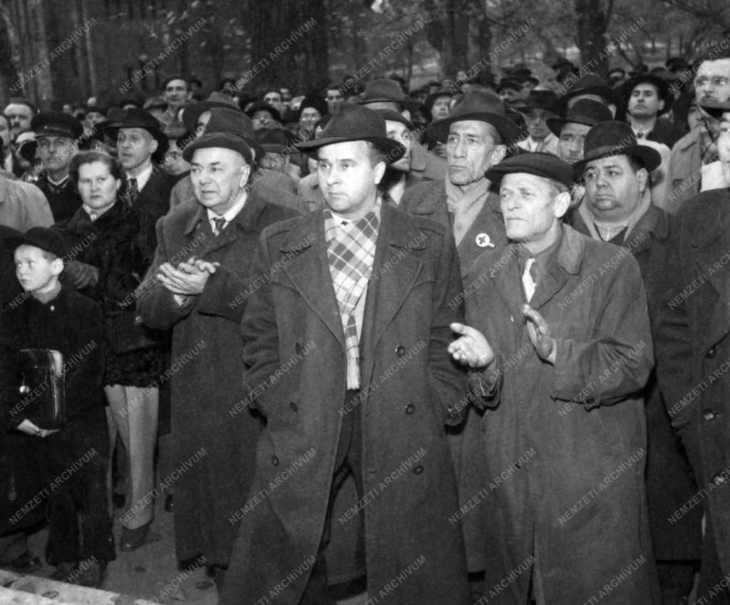 Belpolitika - 1956-os forradalom - Megalakul a Petőfi Párt