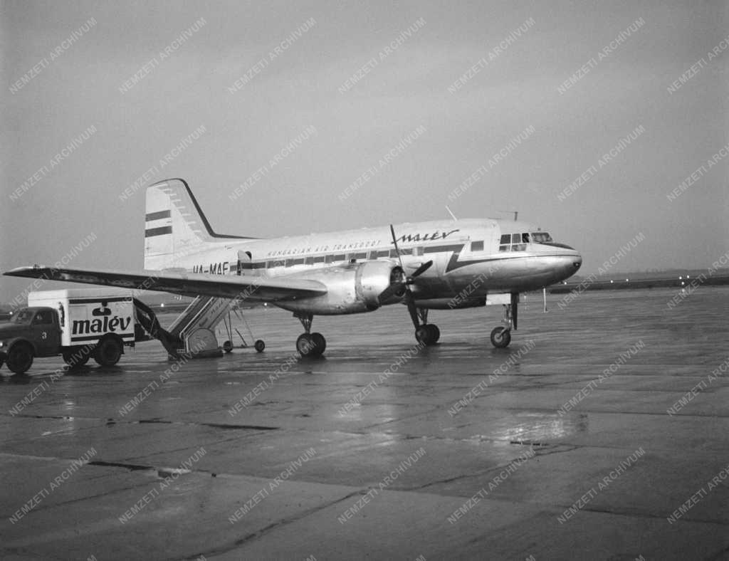 Közlekedés - Újra indult a MALÉV belföldi légijárat Debrecenbe