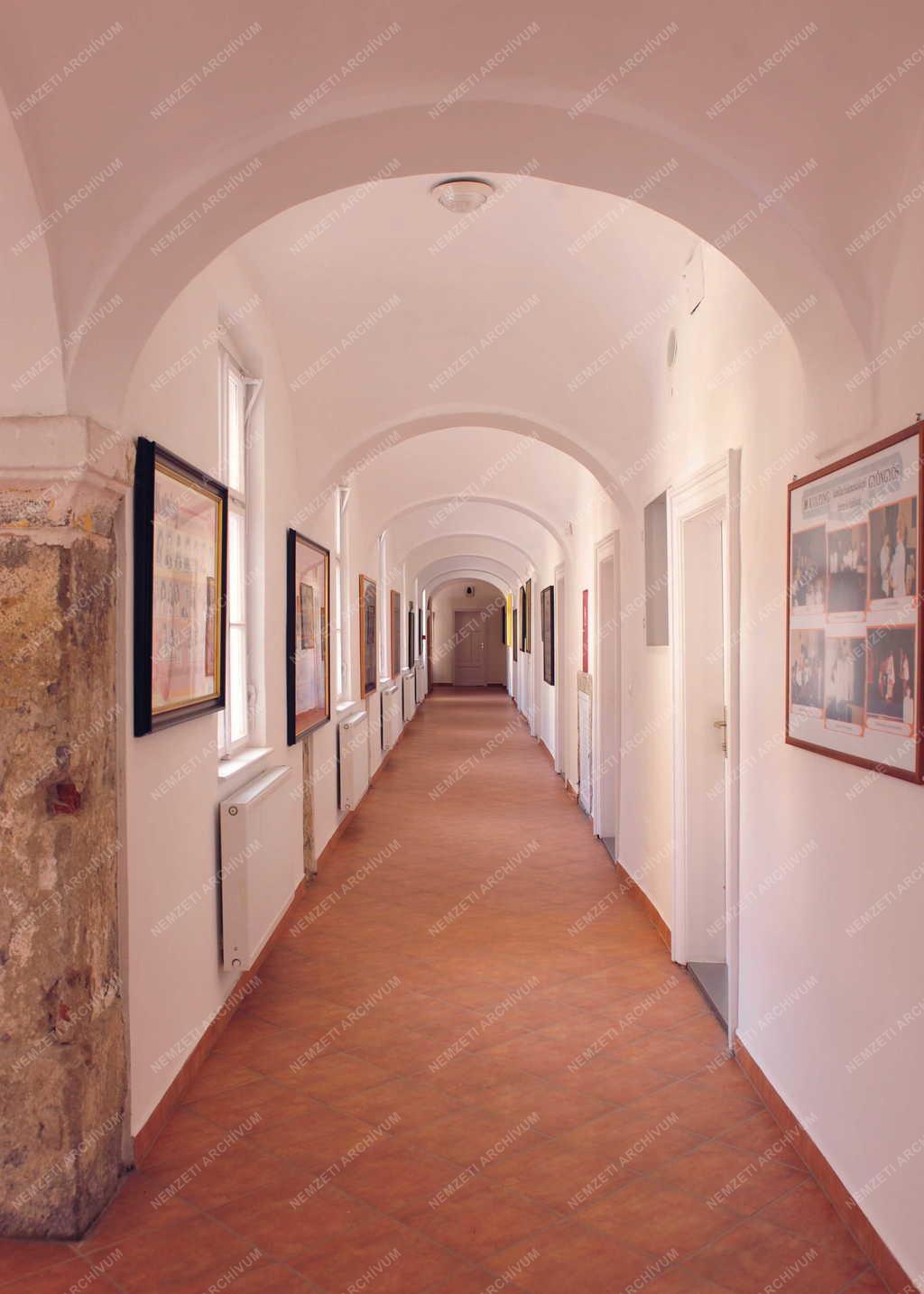 Oktatás - Gyöngyös - Iskolaépület