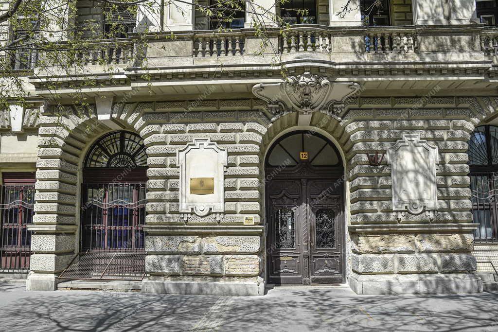 Városkép -  Igazságügyi Minisztérium Céginformációs Szolgálatának épülete