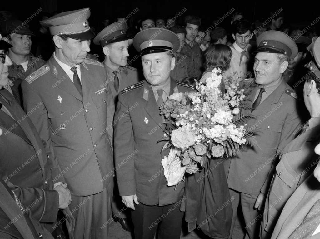 Kultúra - Budapestre érkezett a szovjet  Alekszandrov együttes