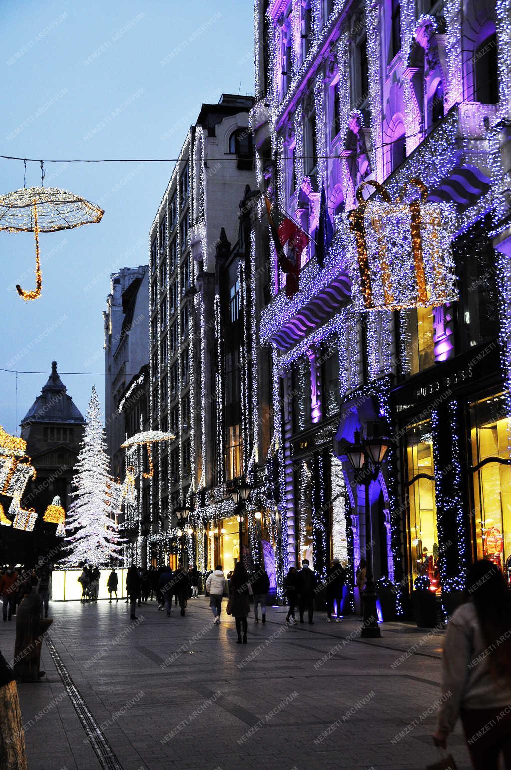 Esti utcakép - Budapest - Karácsony ünnepi fényei