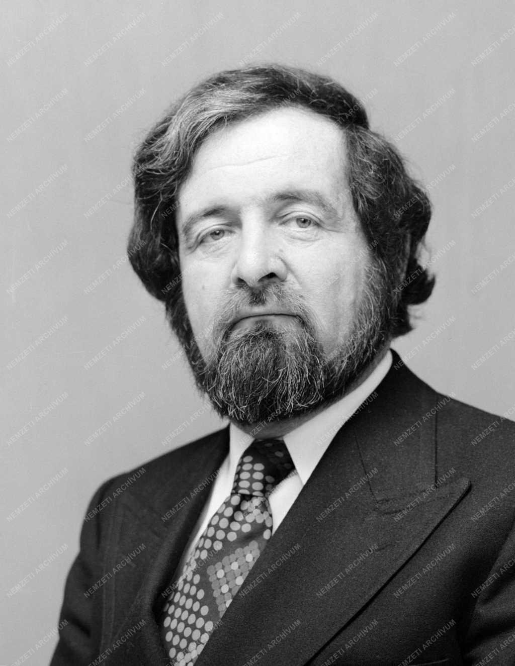 1975-ös Állami díjasok - Holló János