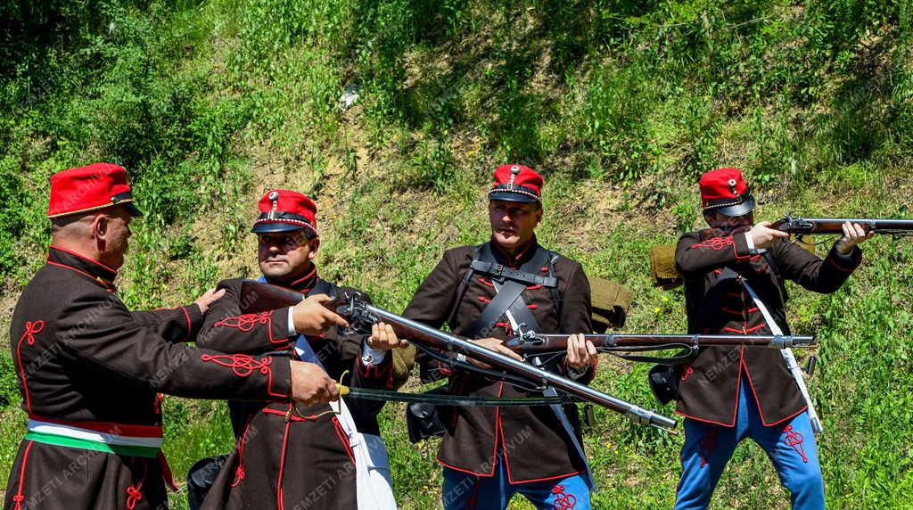 Kultúra - Hagyományőrzés - Füzéri Hadtörténeti és Helytörténeti Kör