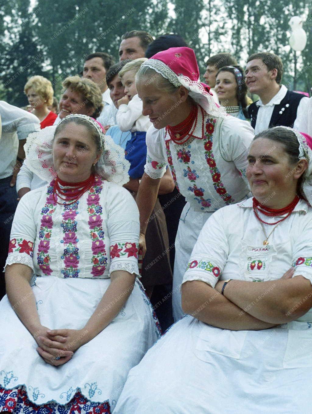 Kultúra - Népművészet - Legéndi asszonyok