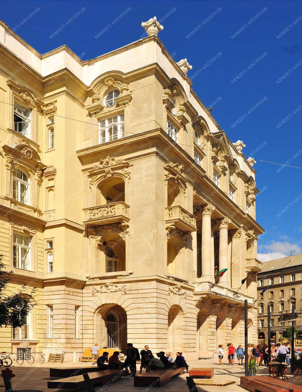 Oktatás - Budapest - Az ELTE épülete