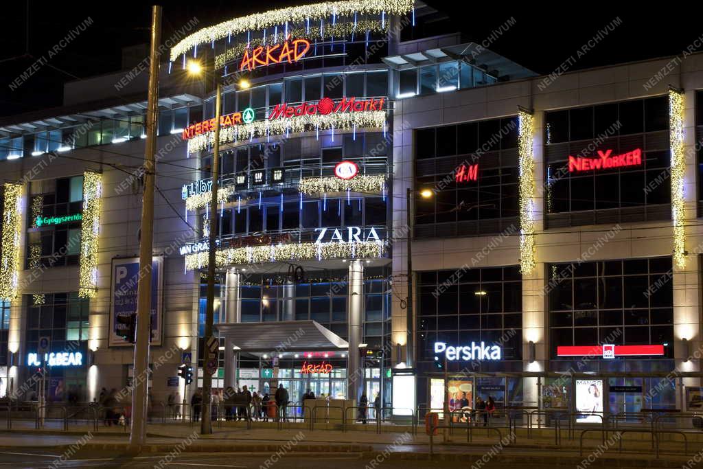 Kereskedelem - Budapest - Az Árkád üzletközpont