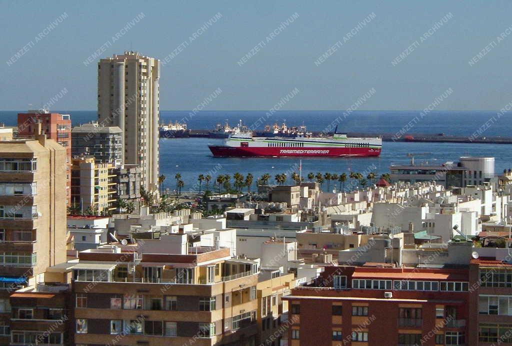 Las Palmas - A forgalmas hajókikötő bejárata