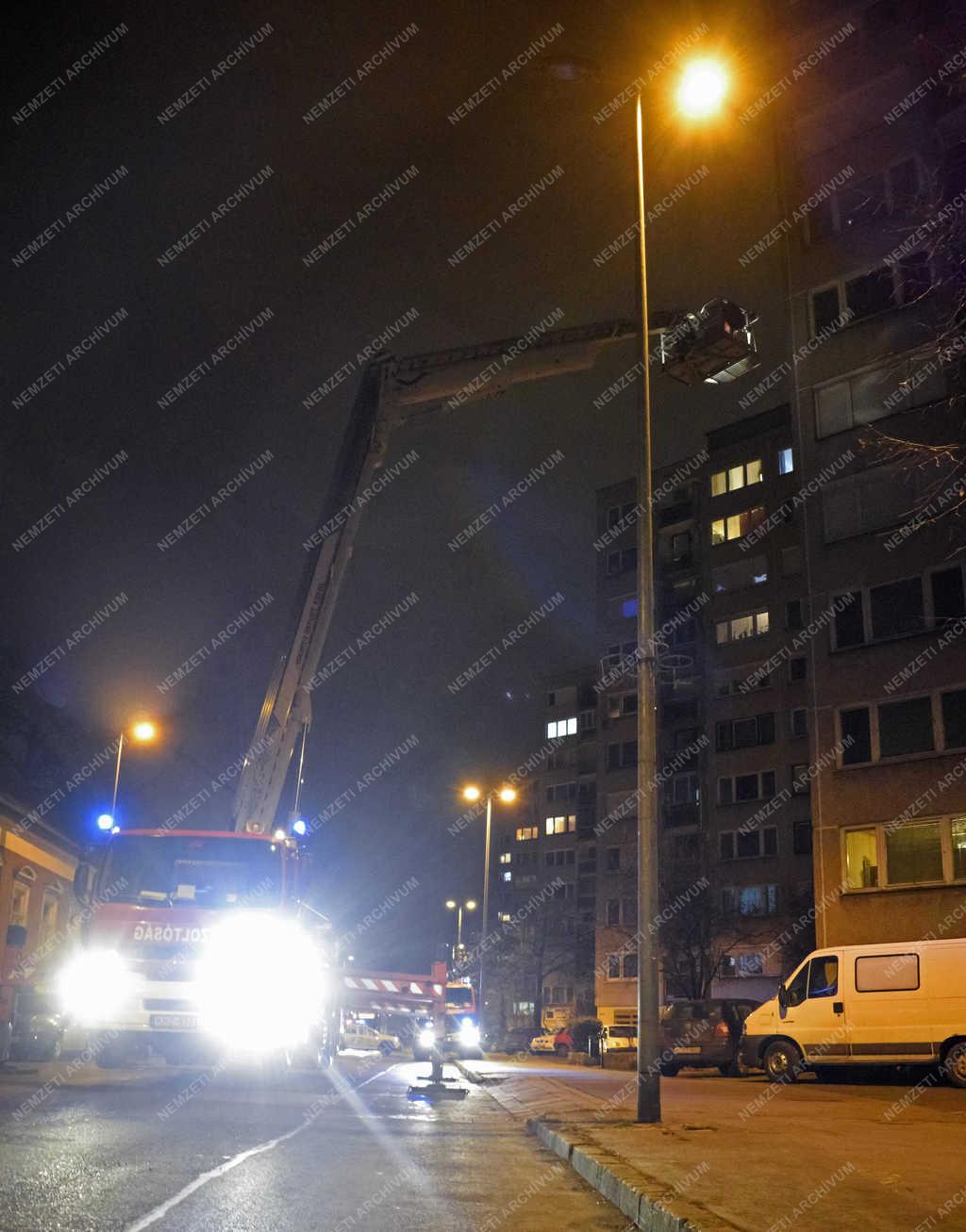 Katasztrófavédelem - Budapest - Életmentés Kőbányán