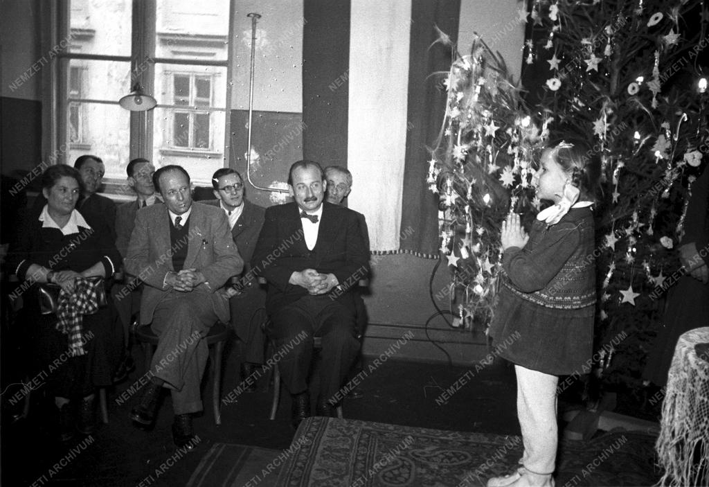 Vegyes - Karácsonyi ünnepségek - 4. számú Posta 