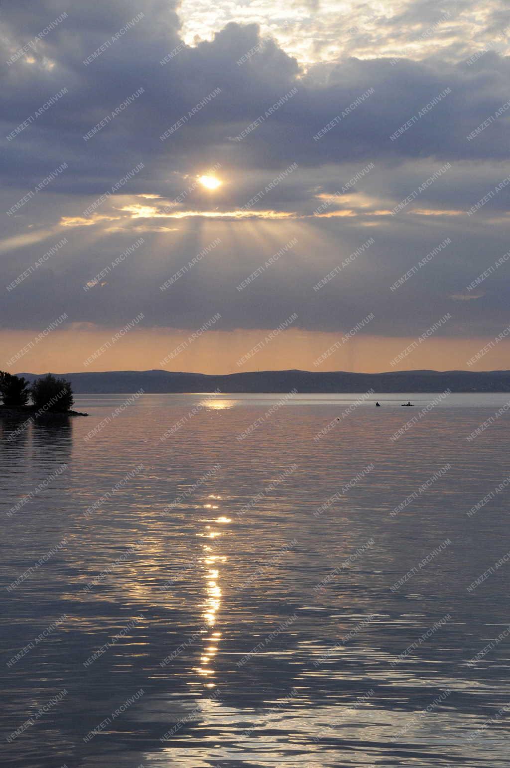 Természet - Naplemente a Balatonon