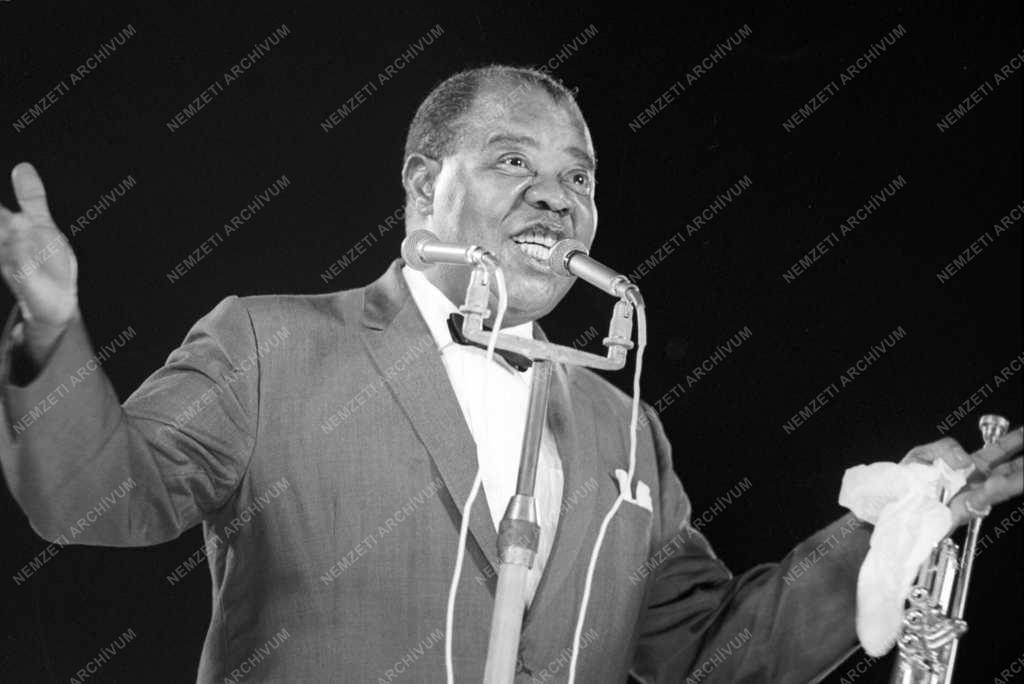 Kultúra - Louis Armstrong amerikai dzsessztrombitás Budapesten
