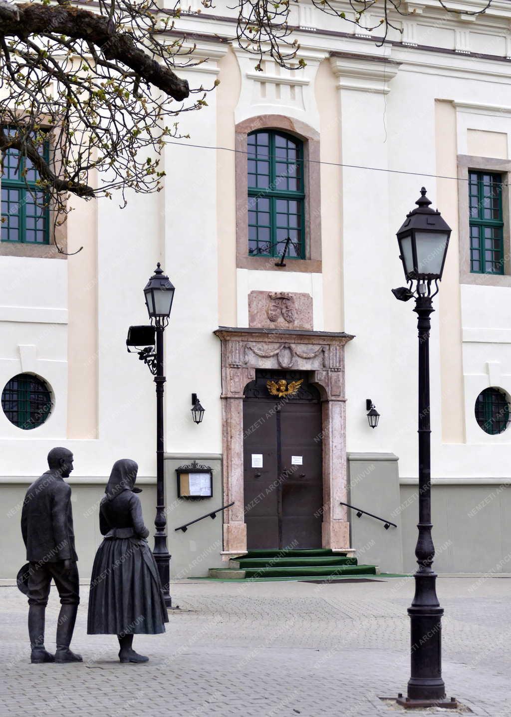 Település - Solymár - Hagyomány című szobor