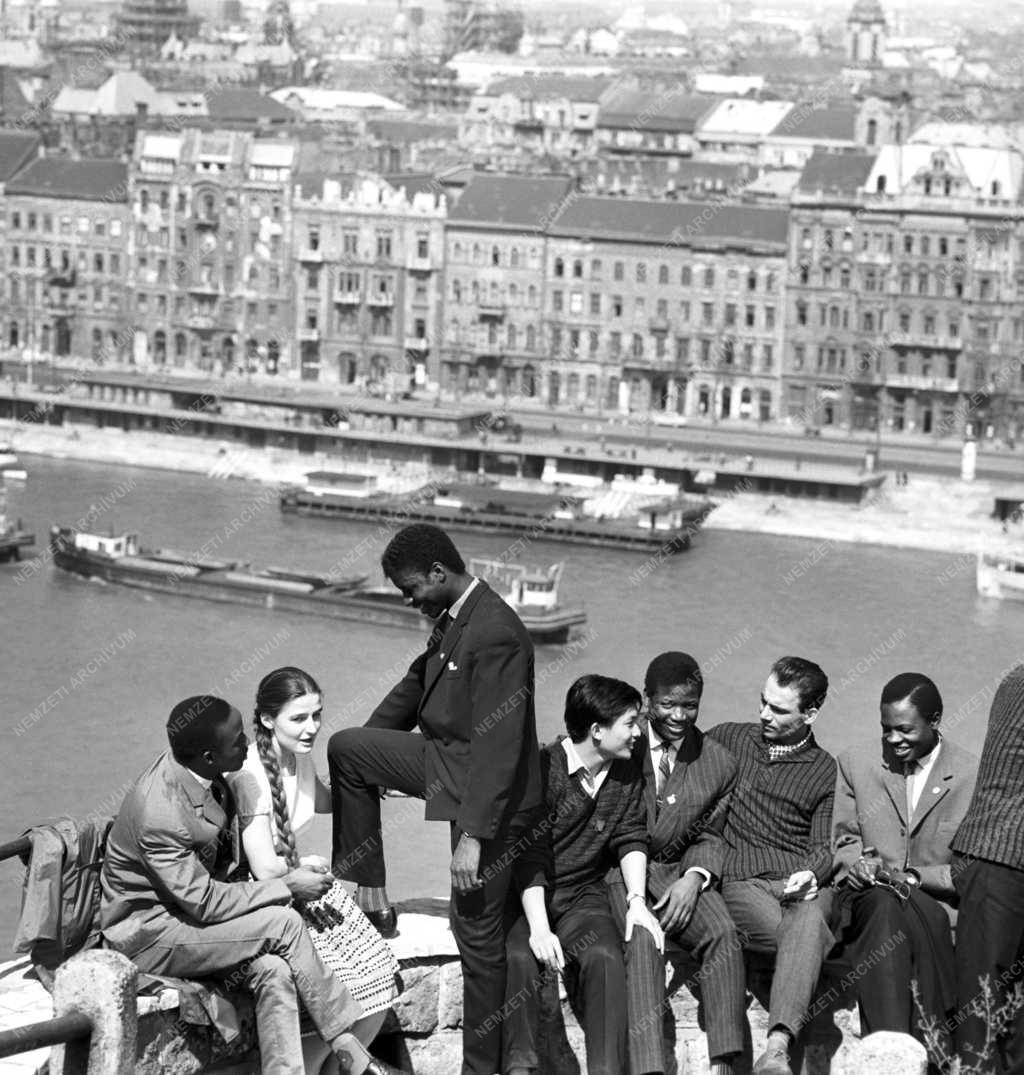Külkapcsolat - Oktatás - Budapesten tanuló külföldi fiatalok