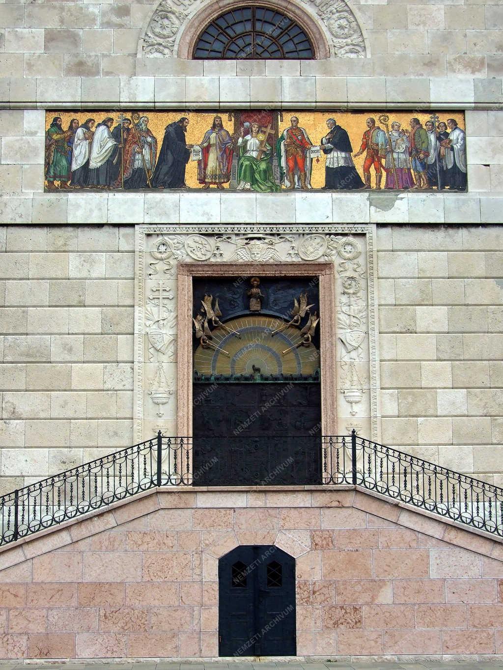 Műalkotás - Pannonhalma - A bazilika főkapuja