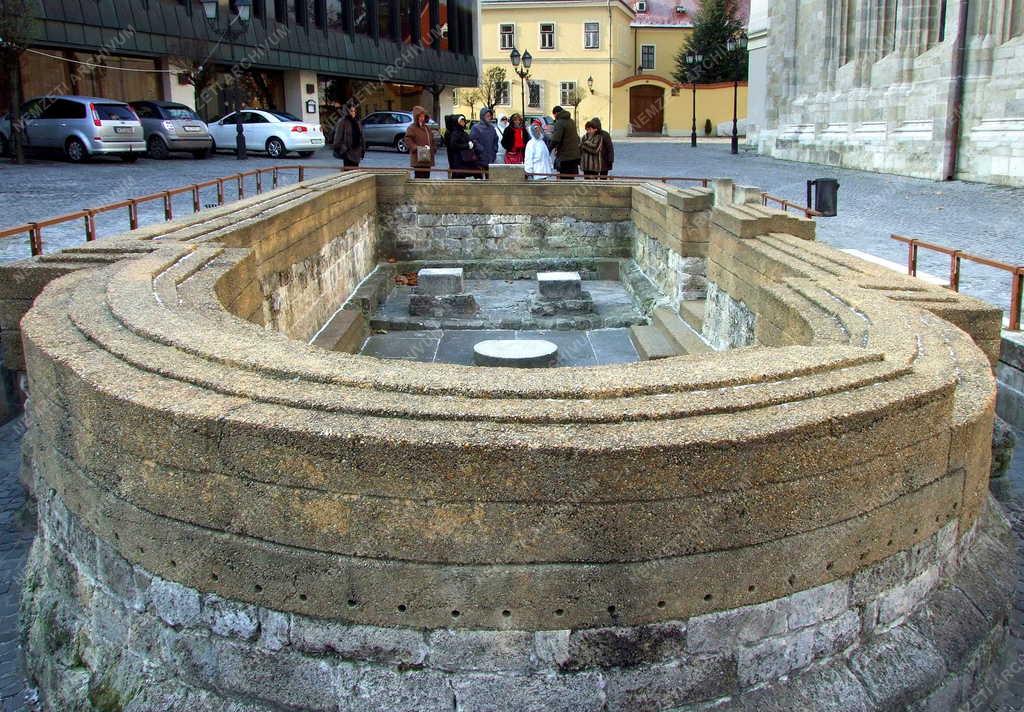 Műemlék - Árpád-kori templom maradványa Győrben
