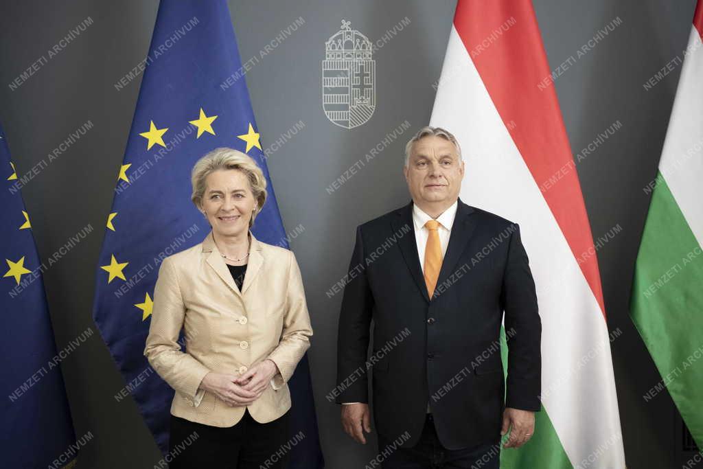 Orbán Viktor az Európai Bizottság elnökével tárgyal