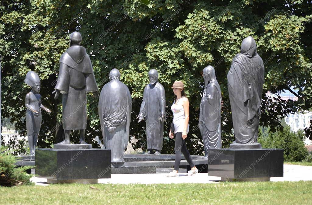Zsáner -  Budapest  - Turista a Gellérthegyen
