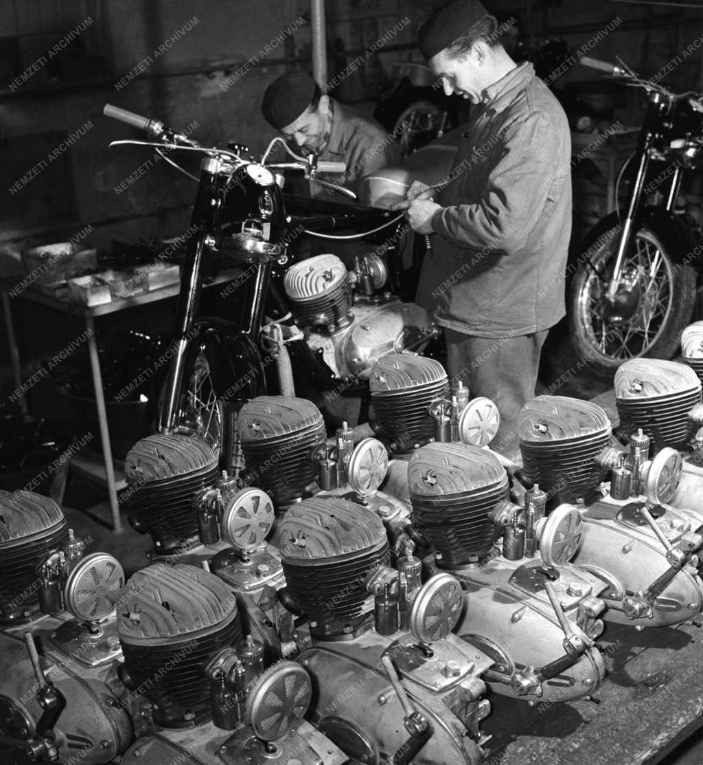 Motorkerékpár gyár