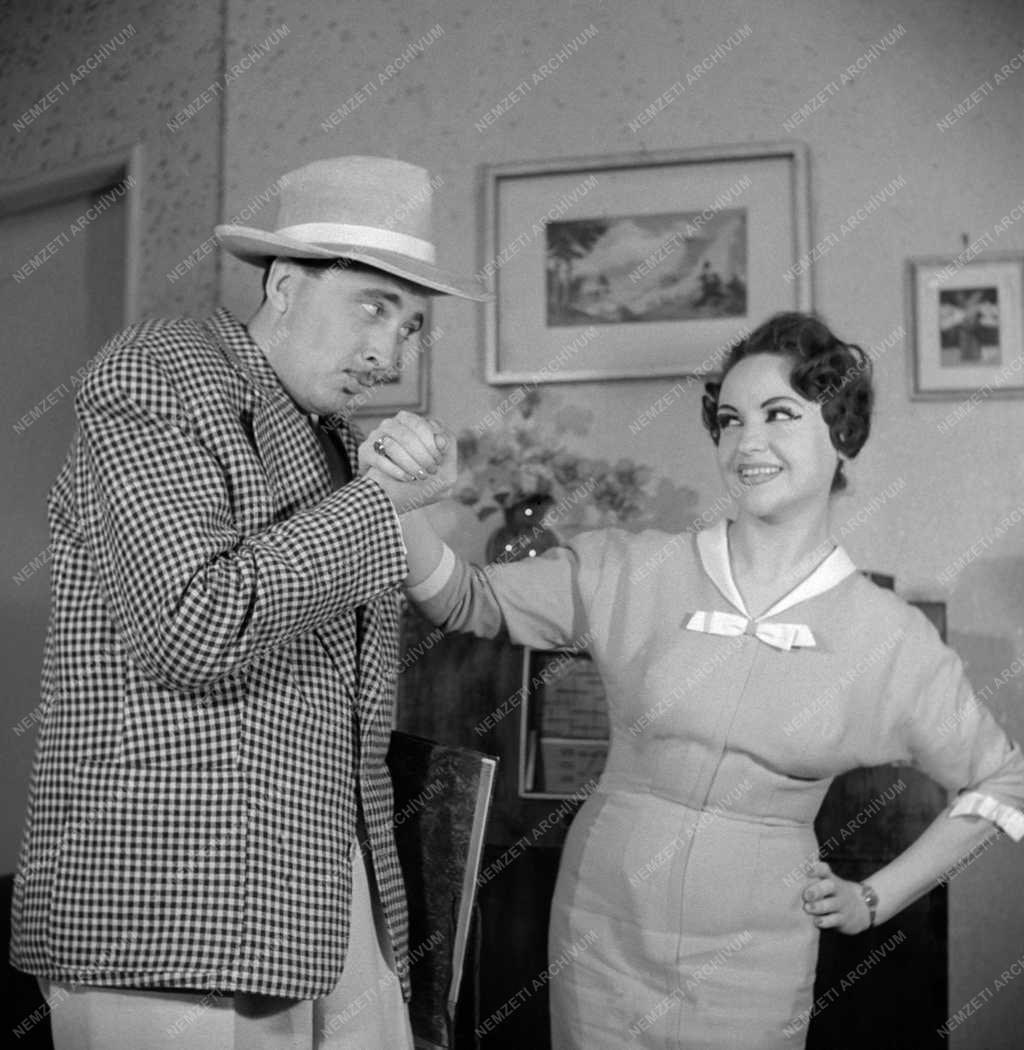 Kultúra - Színház - Kállai István - Fényes Szabolcs: Majd a papa