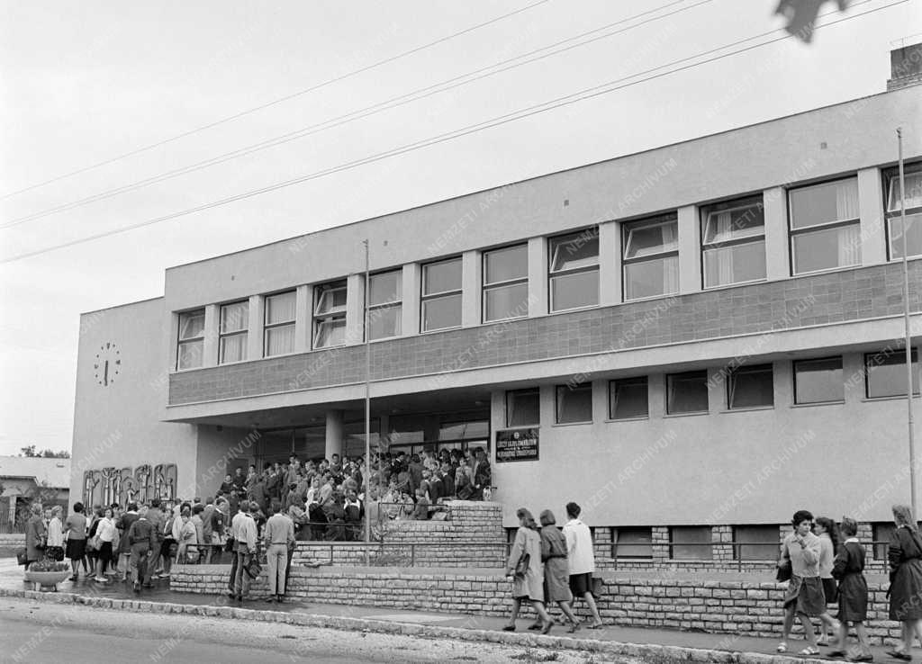 Oktatás - Új gimnázium Balatonfüreden