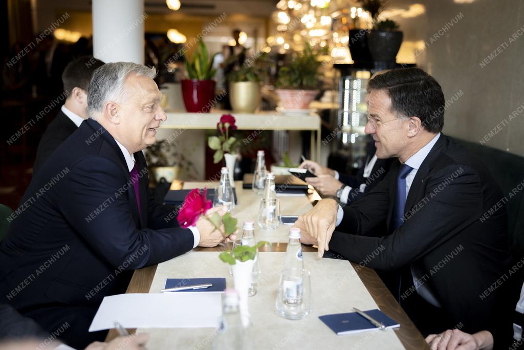 Az Európai Politikai Közösség csúcstalálkozója Tiranában