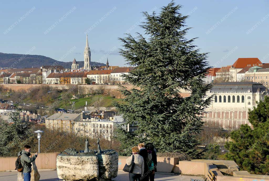 Városkép - Budapest - A városegyesítés Gellért-hegyi emlékműve