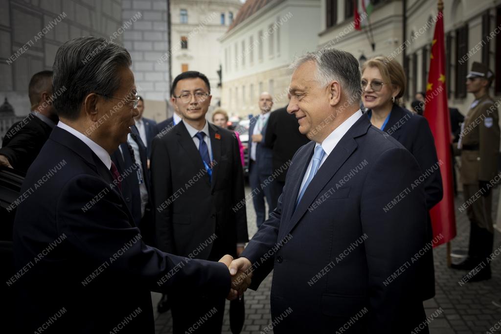 Orbán Viktor a Kínai Népköztársaság Országos Népi Gyűlése Állandó Bizottságának elnökével tárgyalt