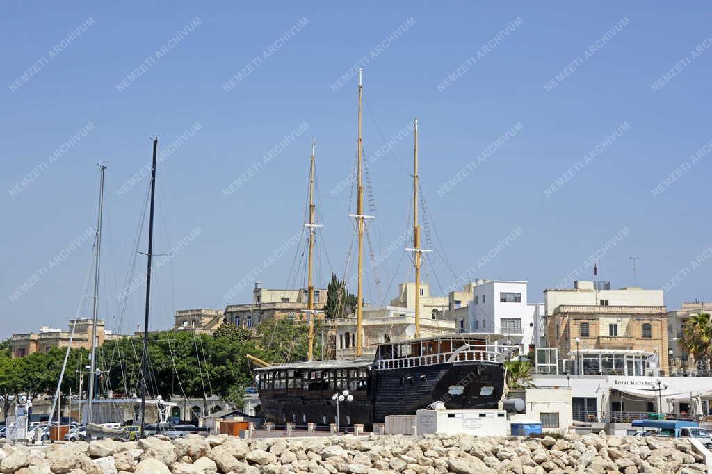 Vendéglátás - Ta' Xbiex - A Black Pearl  étterem