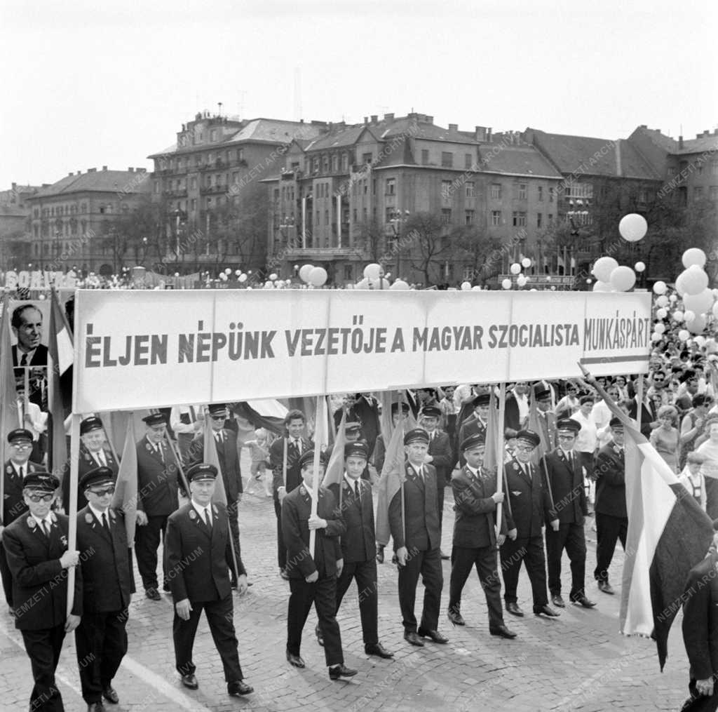 Belpolitika - Május elsejei felvonulás