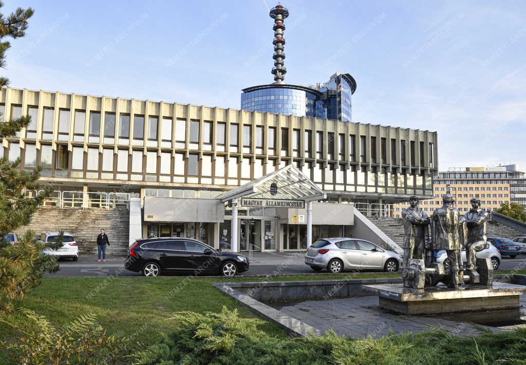 Köztéri szobor - Budapest - Kiss István Munkások című alkotása