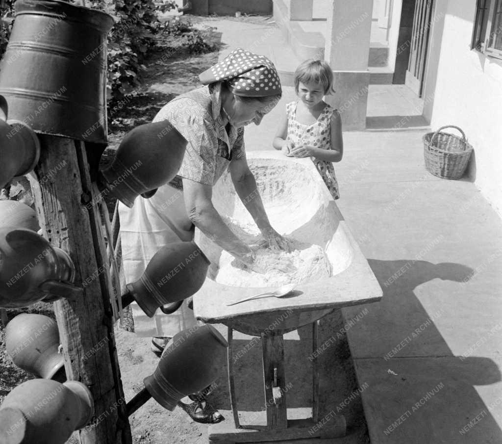 Életkép - Kenyér készítés az új lisztből
