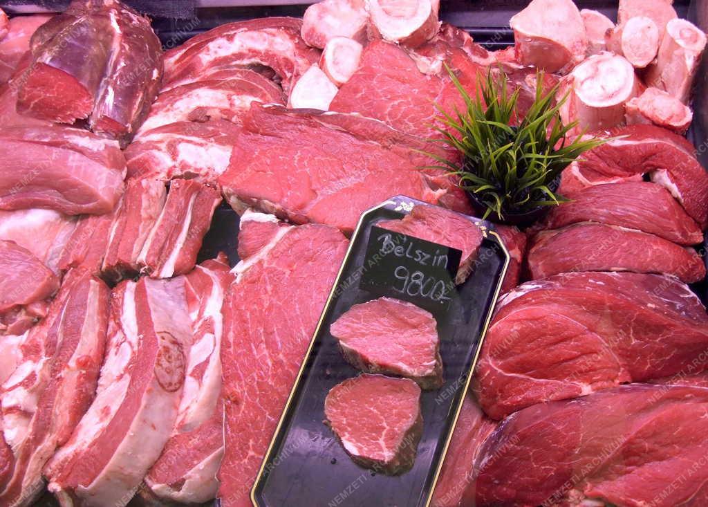 Kereskedelem - Budapest - A Hold utcai Vásárcsarnok kínálata