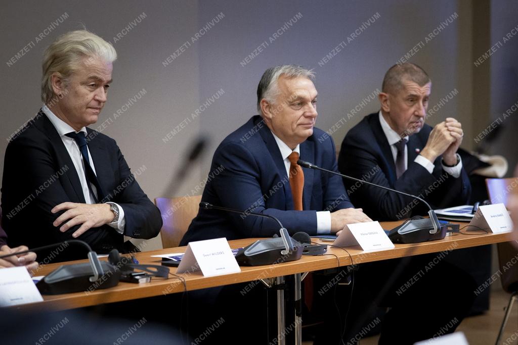 Orbán Viktor Párizsban a Patrióták pártcsalád közgyűlésén