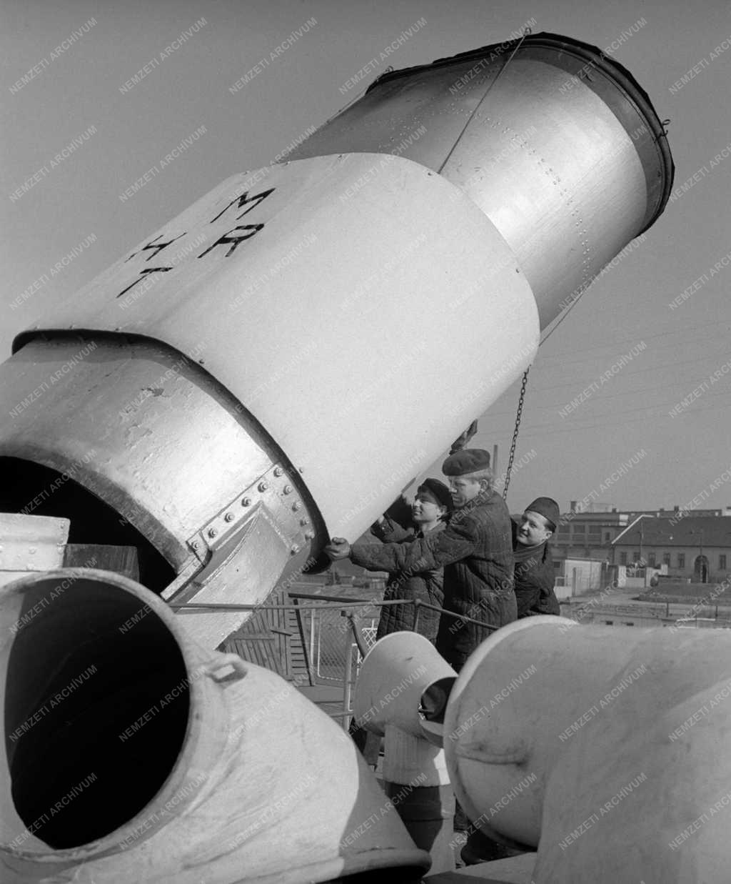 Közlekedés - MAHART személyhajók a téli kikötőben 