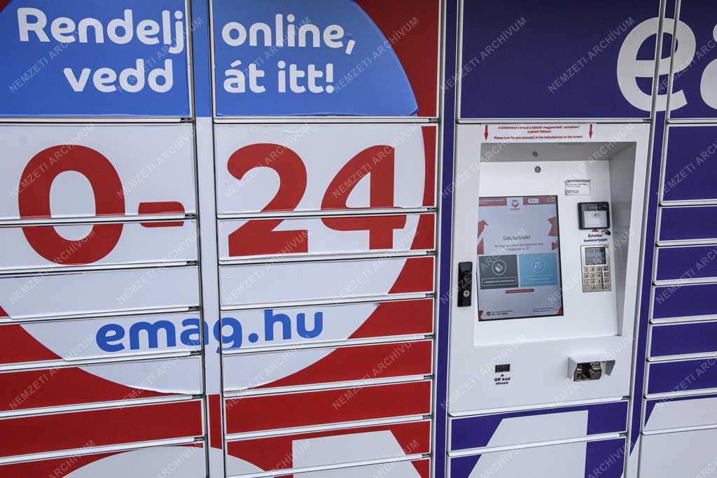 Kereskedelem - Szolgáltatás - eMAG csomagautomata a fővárosban Újpalotán