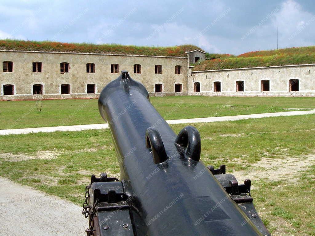 Komárom - Monostori Erőd - Mozsárágyú