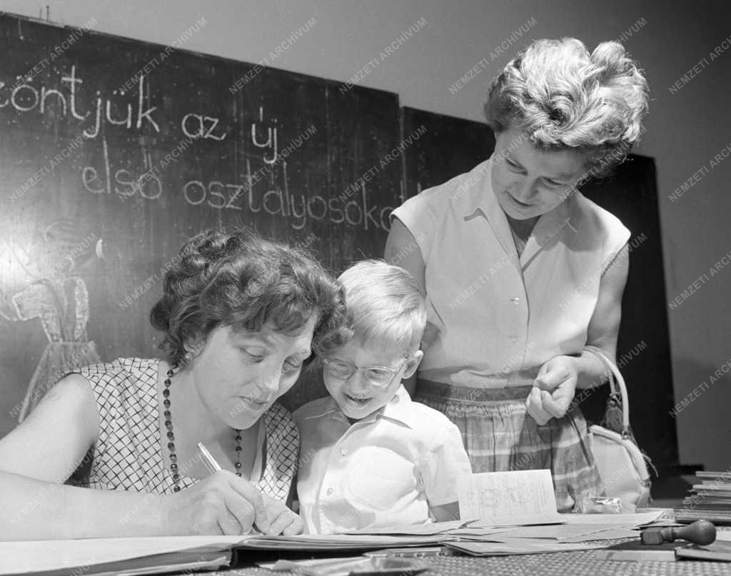 Oktatás - Első osztályosok beiratkozása