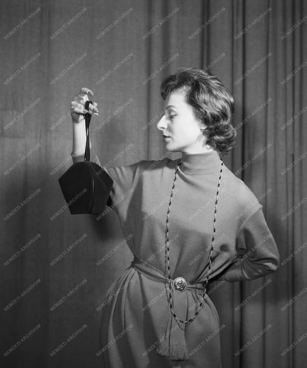 Divat - A Kötszövőipari Mintázó Üzem divatbemutatója